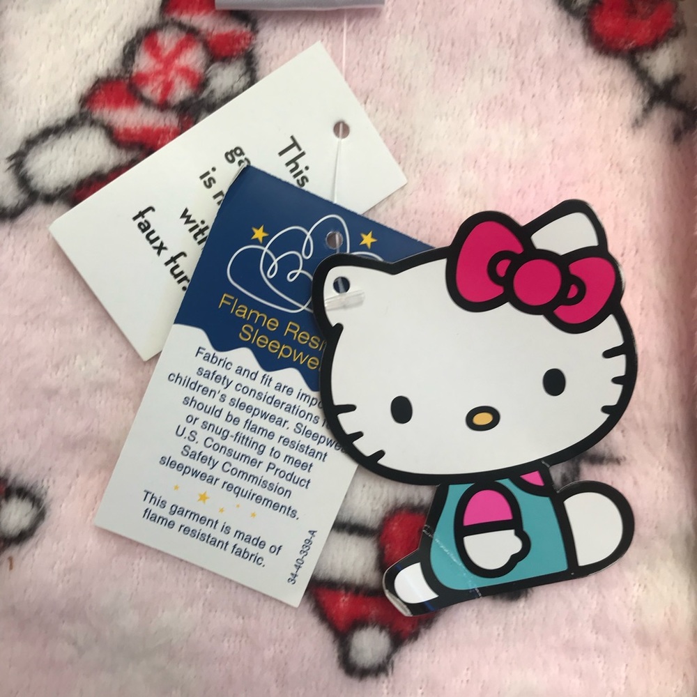 Hello Kitty Hooded Robe - Picture 6 of 6